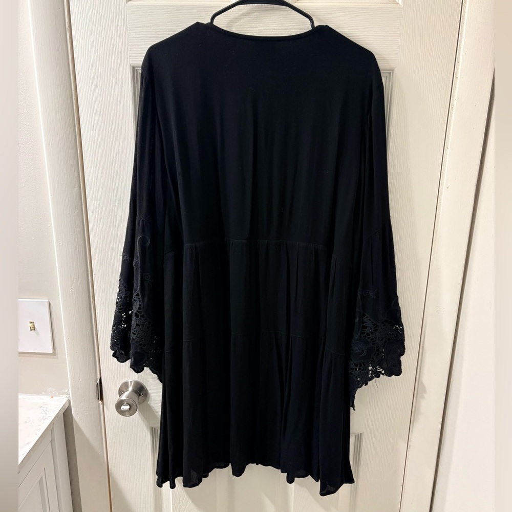 Arula EUC Black Boho Crochet Lace Bell Sleeves Short Dress Size A (1x or 14-16) - Picture 8 of 10